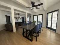 The Charming House of Riverside: All King beds, 55" Smart TVs, W/D, Downtown