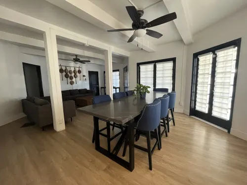 The Charming House of Riverside: All King beds, 55" Smart TVs, W/D, Downtown