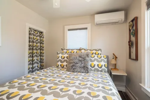 Charming Bungalow 2Bd/2ba Office Ensuite Incl All Utilities Incl! Walk Downtown!