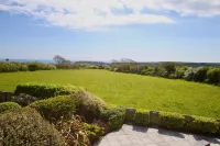 Two Bedroomed Holiday Cottage With Sea Views just one mile from the beach