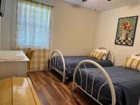The Corner View: Cute, Clean and Cozy Home!