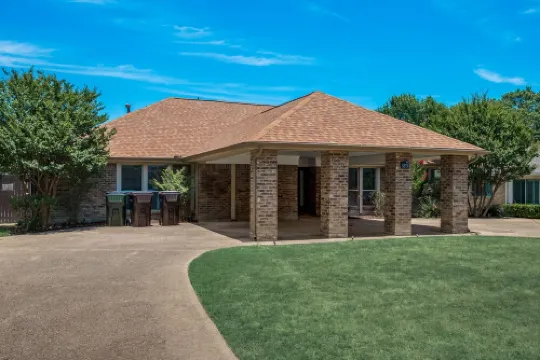 Family Dream Home, Arcade fun!, Huge Pool! 5 bedrooms, 3 baths