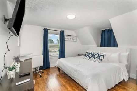 Lilly's Cottage-Minutes to the Ark!! Newly Updated! Sleeps 7!