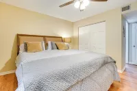 Cozy 2Br  Condo with Pool Bike-Trail Near Lake Beach Fireplace Safe Community Hotels in Deltona