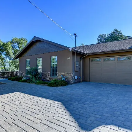 Located in the heart of Prescott just blocks away from Historic downtown square.
