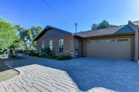 Located in the heart of Prescott just blocks away from Historic downtown square.