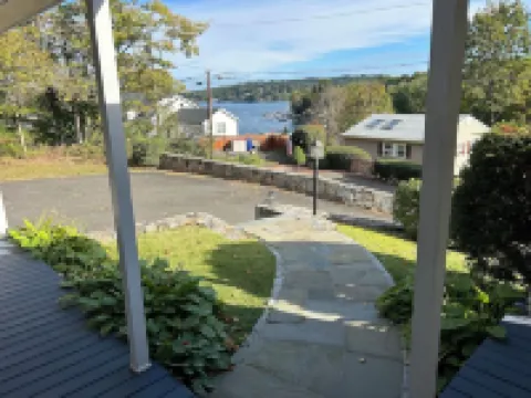 3-bedroom Candlewood Lakeside house