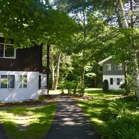 Chic, Cozy & Fun, Ski-in Ski-out, Great Location Stowe!