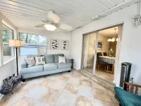 Floridian 4 bedroom home, sleeps 7, walk to downtown