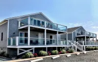 Top Mast Resort-Shore House! Beach, Pool, Housekeeping and more!