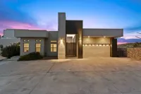 Private Franklin Hills Retreat