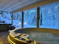 Hot Tub with a View, Private Modern Garden Level Apartment, Conservancy Access