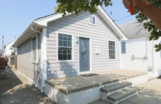 Private bkyd w/tiki Bar, Linens + towels included, Walk to beach. 4 beach badges