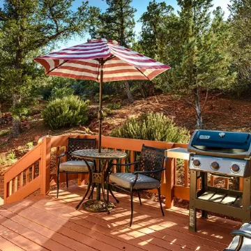 Private Beauty w/Fab Views! Secluded Yet Close to Uptown. Sleeps 9 w/2 Masters.