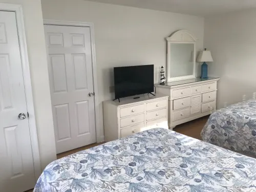 BEAUTIFULLY DECORATED ~ CLOSE TO THE BEACH ~ 5 BEDROOM/4 BATH