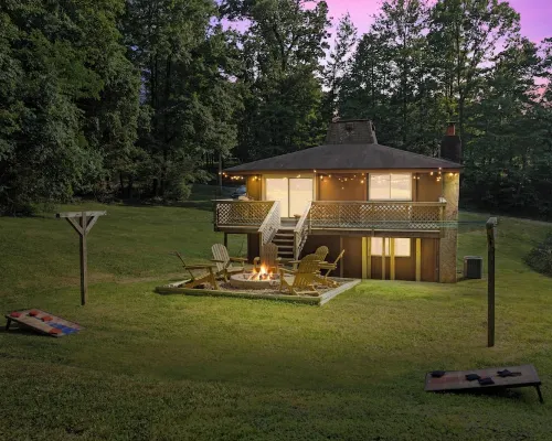 5Min to Lake, 20Min to NRG, Hot Tub, Fire Pit, BBQ. Quiet&Secluded. Pet Friendly ワイルダーネスのホテル