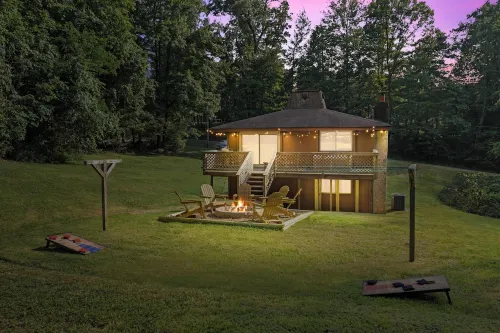 5Min to Lake, 20Min to NRG, Hot Tub, Fire Pit, BBQ. Quiet&Secluded. Pet Friendly Hotels in Wilderness
