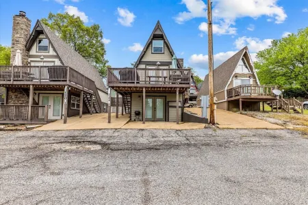 Luxury A Frame at Table Rock Lake! Sleeps 8!