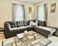 Quaint 2 bedroom apartment. 5 minute walk to down town Close to local bike trail Hotels in Warren