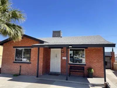 Sun City Bungalow Hotels near Pepper Tree Square