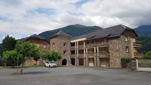 Apartment T3 ground floor in residence.