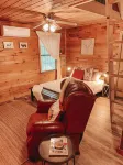 Mountain Cabin with creek and hiking trail! Minutes from Blue Ridge