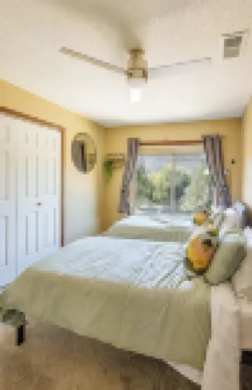 Lakeview Haven House in Klamath Falls - Family-sized house with board game