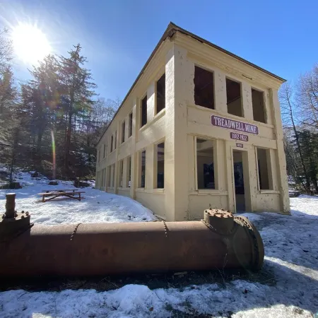 Sandy Beach Retreat Sunrise Studio- Steps from Sandy Beach & Treadwell Trail!