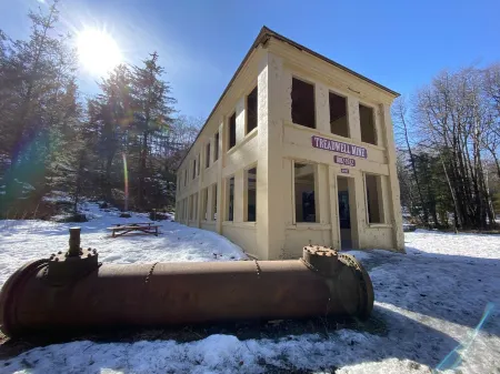 Sandy Beach Sunrise Studio- Just steps from Sandy Beach & Treadwell trail!