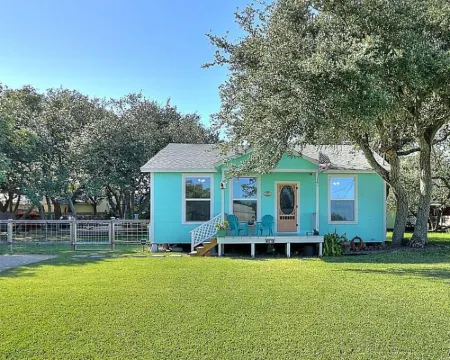 Super Cute Coastal Bend Cottage! Start Booking Your 2026 Getaway! フルトンのホテル