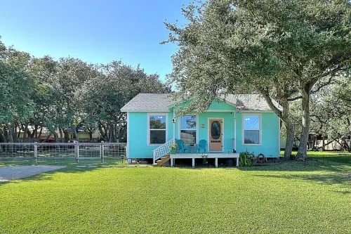 Super Cute! Coastal Bend Cottage! Book Now! September, October, November Dates!