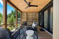 Breezy Chic: Fresh Spring Vibes at The Modern Oak walkable to town!