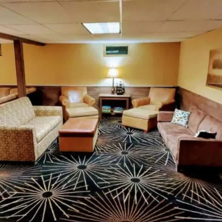 Full House on secluded road, 4 bed 2 bath, fully furnished basement w/bar + beds