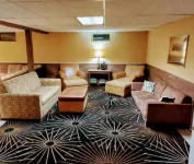 Full House on secluded road, 4 bed 2 bath, fully furnished basement w/bar + beds Hotels in Carp Lake Township