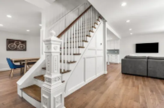 Newly Renovated Luxury 5Br Home + Office, Walk to Beach & Town