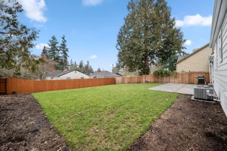 Modern Downtown Lake Oswego Home! Отели рядом с достопримечательностью «оз. Освего»