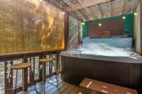 Dog Friendly/NEW HOT TUB/Resort/BBQ Grill & Arcade room