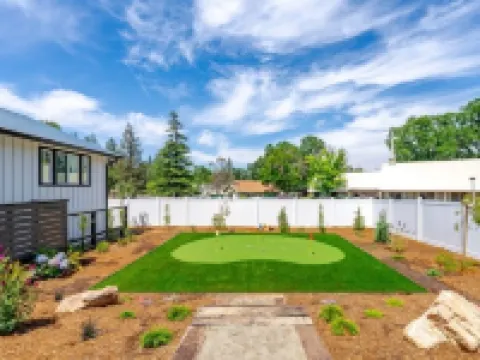 Stunning New Horse and Hare Inn โรงแรมในMurphys