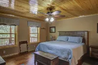 Huckleberry Hill--A private 15+ acre Smoky Mountain retreat, PRIME LOCATION!