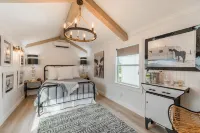 Glamping in Spicewood TX Hill Country ~ Cabin 3 The Sonnie at Green Acres