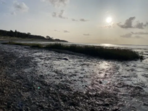 directly on the beach, balcony overlooking the sea, beach chair, close to the golf course