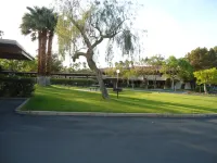 Beautiful Condo with Mountain View and Lush Gardens. Close to Major Attractions. Hotel a Riverside County