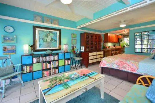 Tracy's Tropical Treasures earned "Best in Kihei" four times and 1 in Maui”