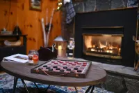 Schroon River Retreat, Waterfront, Near Lake George & Gore Mountain, Hot Tub - Wi-Fi