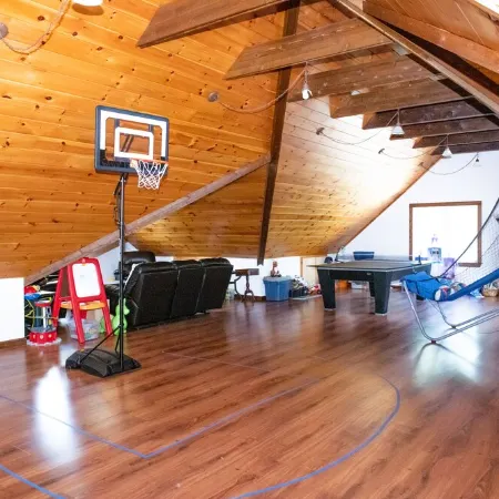 Large Luxury Family Home Near Five Colleges. The TOP short term rental in area!