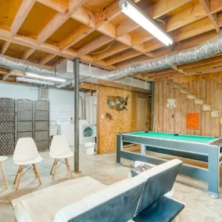 The Riverhouse - on 300 Acres, Hot Tub, Firepit, by Creek!