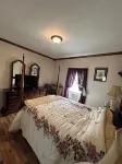 Bishop & DeSanto Family Inn, Sleeps 8