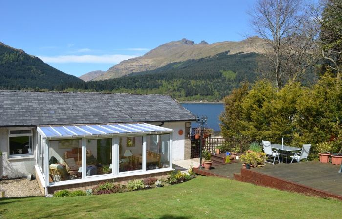 Hot Tub & Stunning Waterfront Views. Kayaks and Sups Free for Guests Use !!!