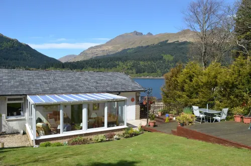 Hot Tub & Stunning Waterfront Views. Kayaks and Sups Free for Guests Use !!!