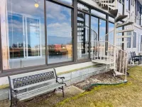 Cozy ranch condo on the shores of Lake Erie!